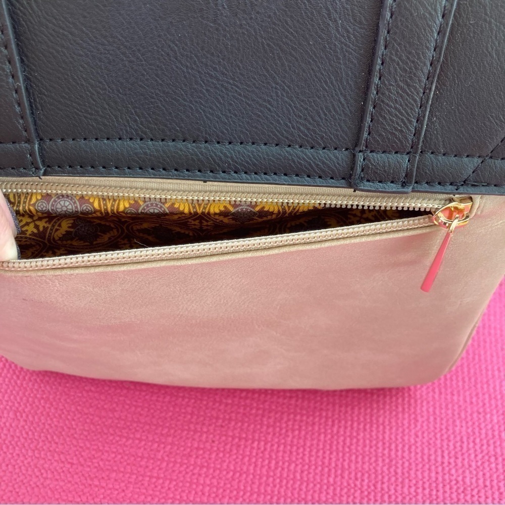 Double Compartment Med .Flapover Crossbody Bag Black / Beige - Picture 4 of 8